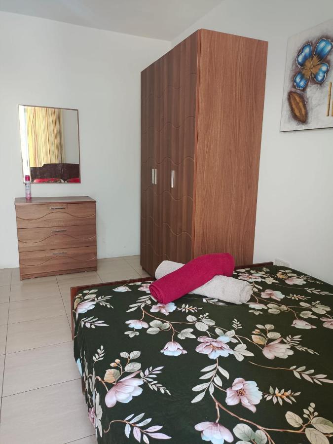 You Can Enjoy Your Time At Waterford Apartment 아타드 외부 사진